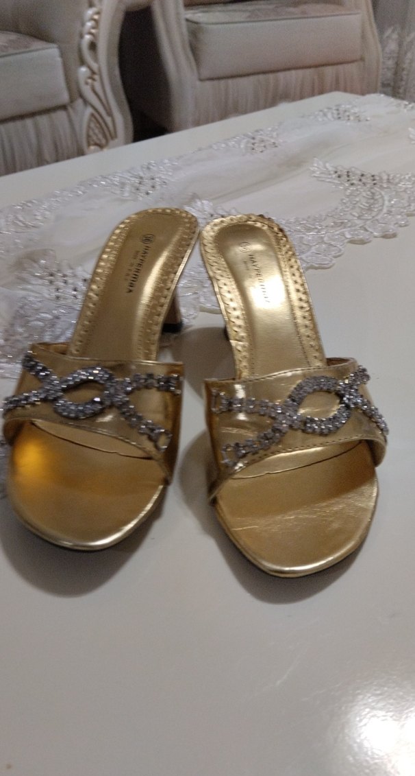 Altın Renkli İşlemeli Topuklu Kadın Terlik - Görsel 5