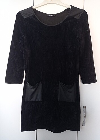Siyah kadife... Kumaş cep detaylı kısa elbise