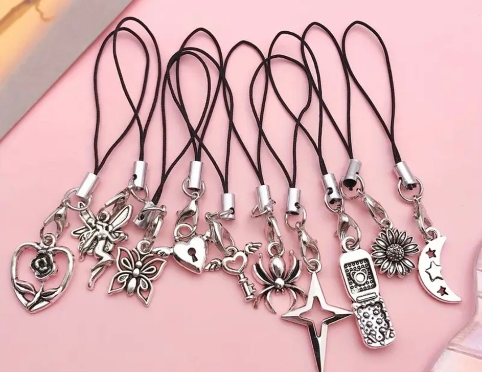 Pembe İşlemeli Zincir Detaylı Kadın Charm - Görsel 2