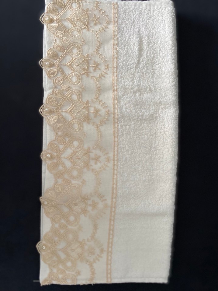 İşlemeli Dantelli İncili Beyaz Parlak Havlu - Görsel 2