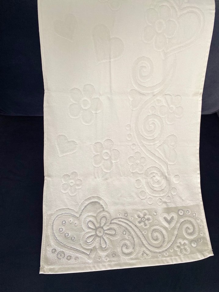 Taş İşlemeli Beyaz Kadife Çeyizlik Havlu - Görsel 3