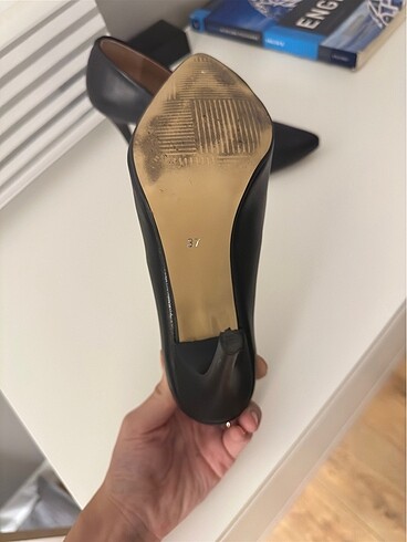 37 Beden Stiletto