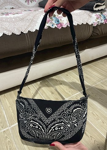 Siyah Bandana Desenli Çanta - Görsel 3