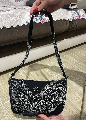 Siyah Bandana Desenli Çanta - Görsel 2