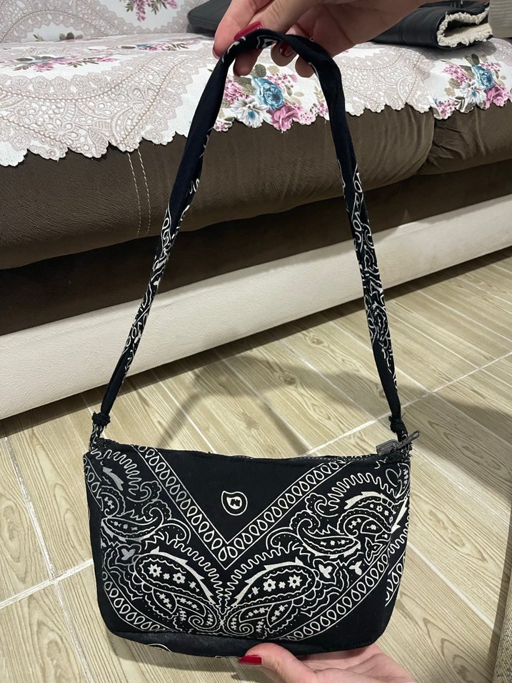 Siyah Bandana Desenli Çanta - Görsel 3