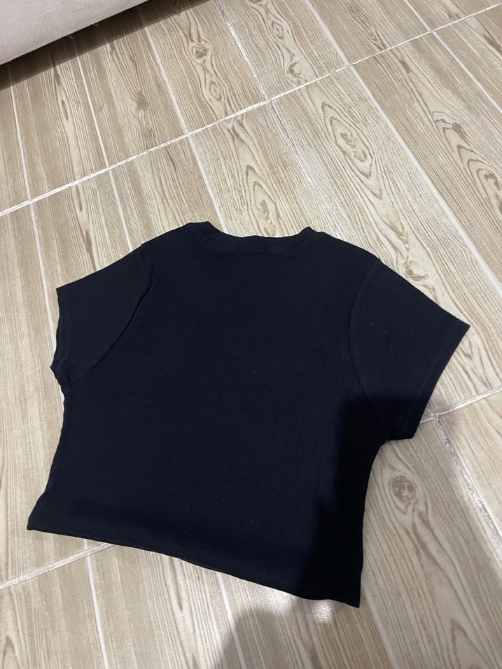 Siyah Kısa Kollu Kadın crop - Görsel 3