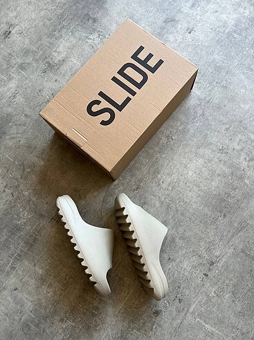 Nike Yeezy Calm Slide