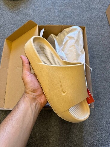Nike Calm Side Krem