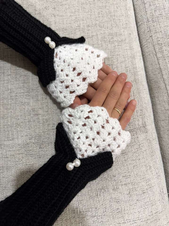İnce Örgü Beyaz siyah Kadın Eldiveni - Görsel 2