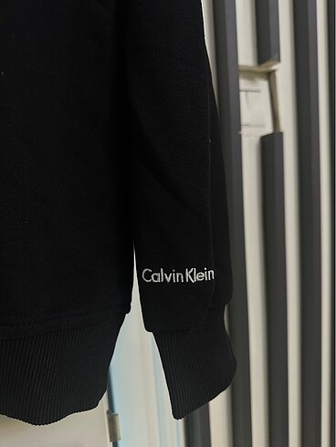 l Beden Calvin klein sweatshirt