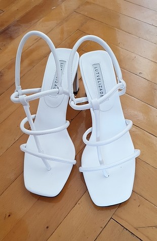 beyaz topuklu sandalet 