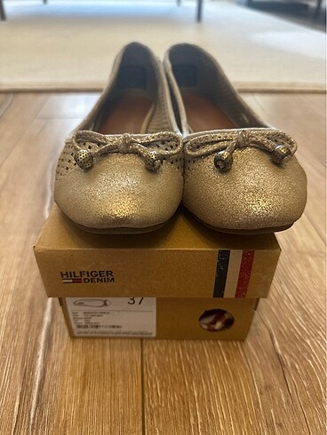 37 Beden altın Renk Tommy hilfiger babet