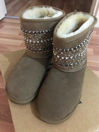 Pegia ugg
