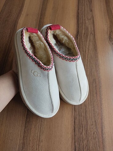 Ugg tazz slipper