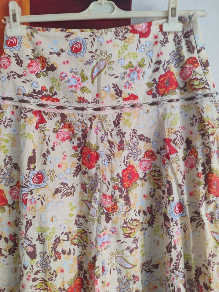 Bej Çiçek Desenli Uzun Fırfırlı Etek - Görsel 3