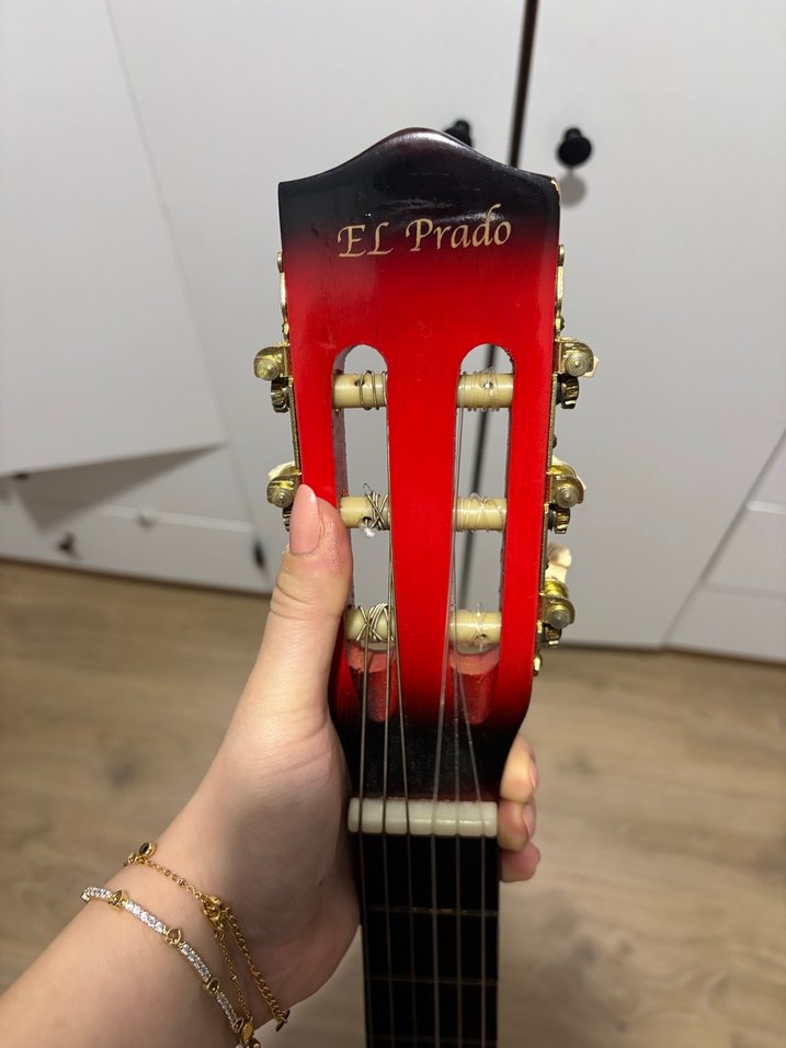 Kırmızı Klasik Gitar - Görsel 4