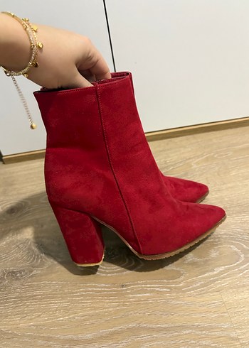 Kırmızı Süet Stiletto Topuklu Kadın Bot - Görsel 2