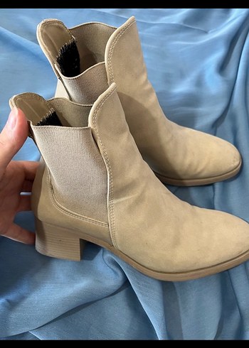 Zara Bej Süet Kadın Topuklu Bot