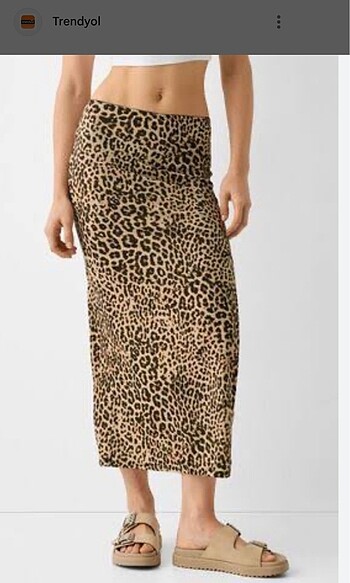 Bershka leopar desenli yırtmaçlı etek