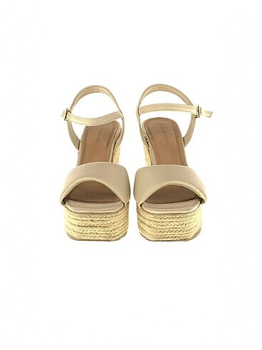 37 Beden Stradivarius Dolgu Topuk %70 İndirimli.