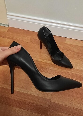 40 Beden Siyah Stiletto Ayakkabı