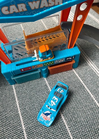 Mattel Cars Dinoco Araba Yıkama Oyun Seti GTK91 - Görsel 8