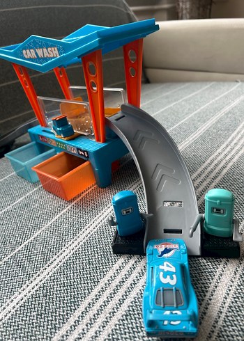 Mattel Cars Dinoco Araba Yıkama Oyun Seti GTK91 - Görsel 7