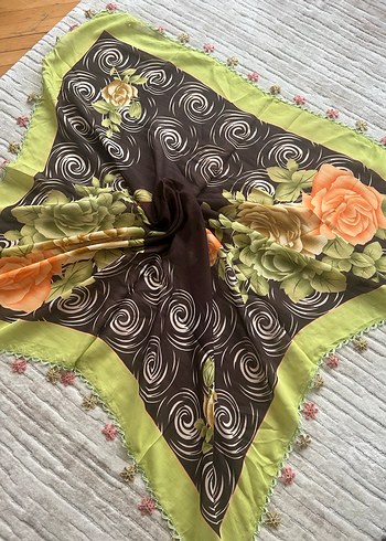 Çiçek Desenli Kadın Fular - Görsel 2