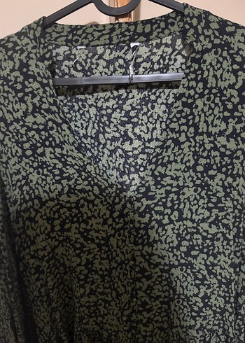 Düğmeli V Yakalı Haki Siyah Karışık Desenli Elbise - Görsel 2