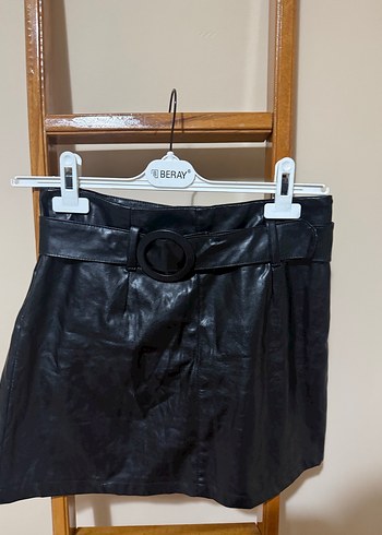 Kadın Siyah Deri Kemerli Mini Etek - Görsel 2