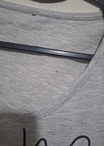 Aynen baskılı Gri V Yaka Kadın Tişört - Görsel 2