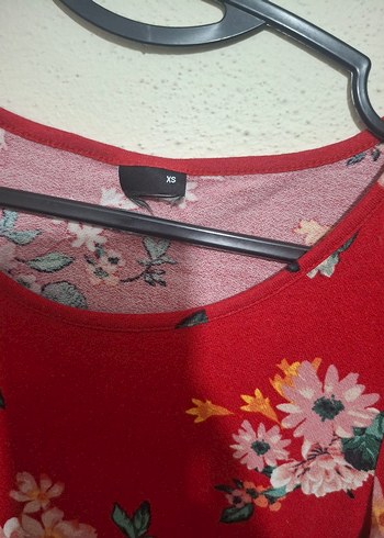 Çiçek Desenli Kısa Kollu Likralı Tişört - Görsel 2