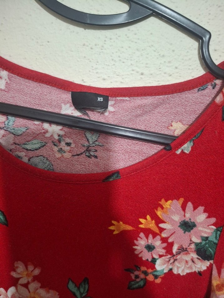 Çiçek Desenli Kısa Kollu Likralı Tişört - Görsel 2