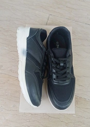 38 Beden Erkek Siyah Bağcıklı Spor Ayakkabı