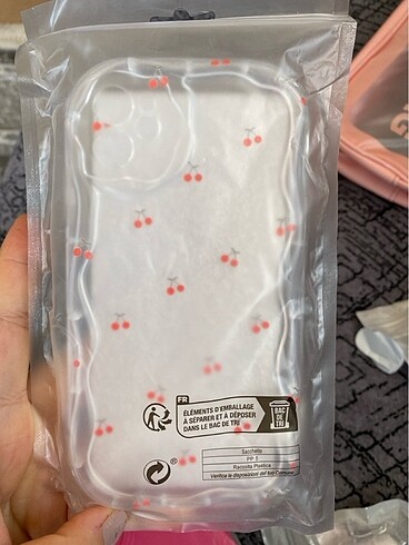 Kiraz desenli iPhone 11