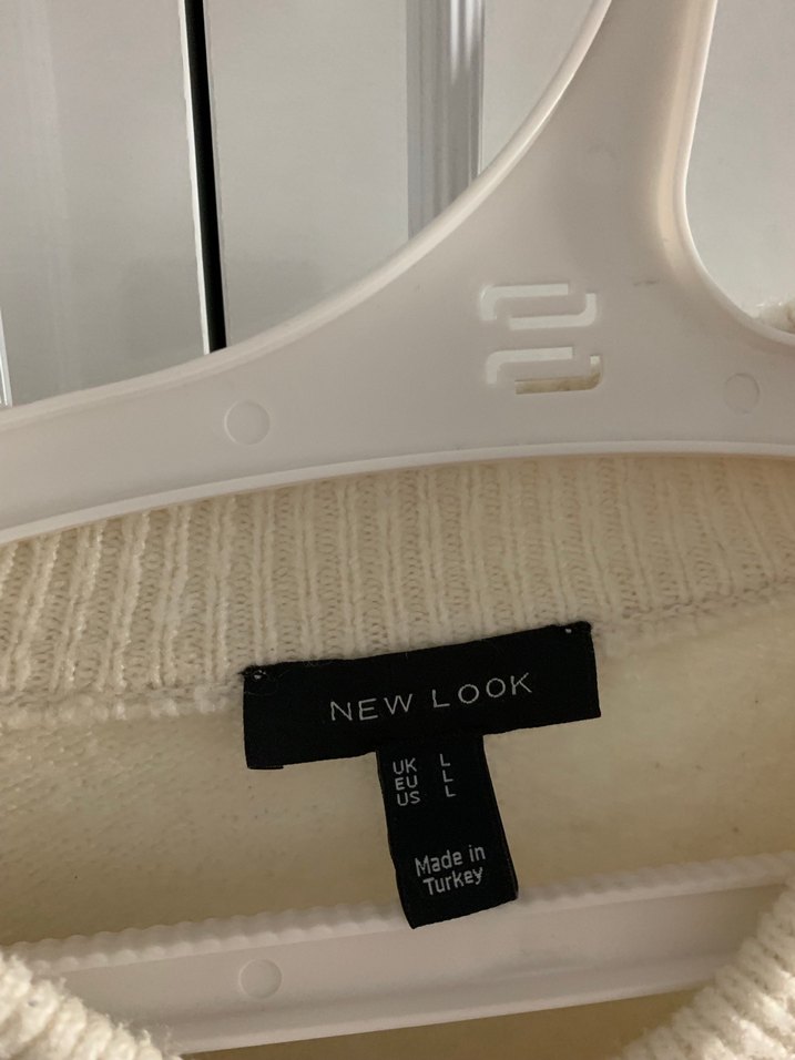 Beyaz V Yakalı Örgü Kadın Kazak - Görsel 2