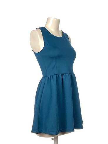 H&M H&M Kısa Elbise %70 İndirimli.