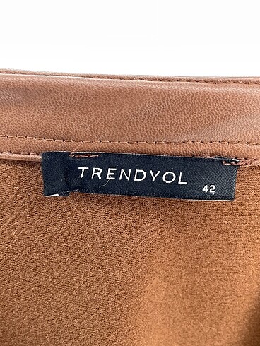 42 Beden kahverengi Renk Trendyol & Milla Gömlek %70 İndirimli.