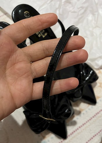 Fiyonklu Siyah  Topuklu Ayakkabı 38 numara ama 37 tam olur - Görsel 3