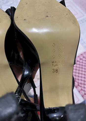 Fiyonklu Siyah  Topuklu Ayakkabı 38 numara ama 37 tam olur - Görsel 4