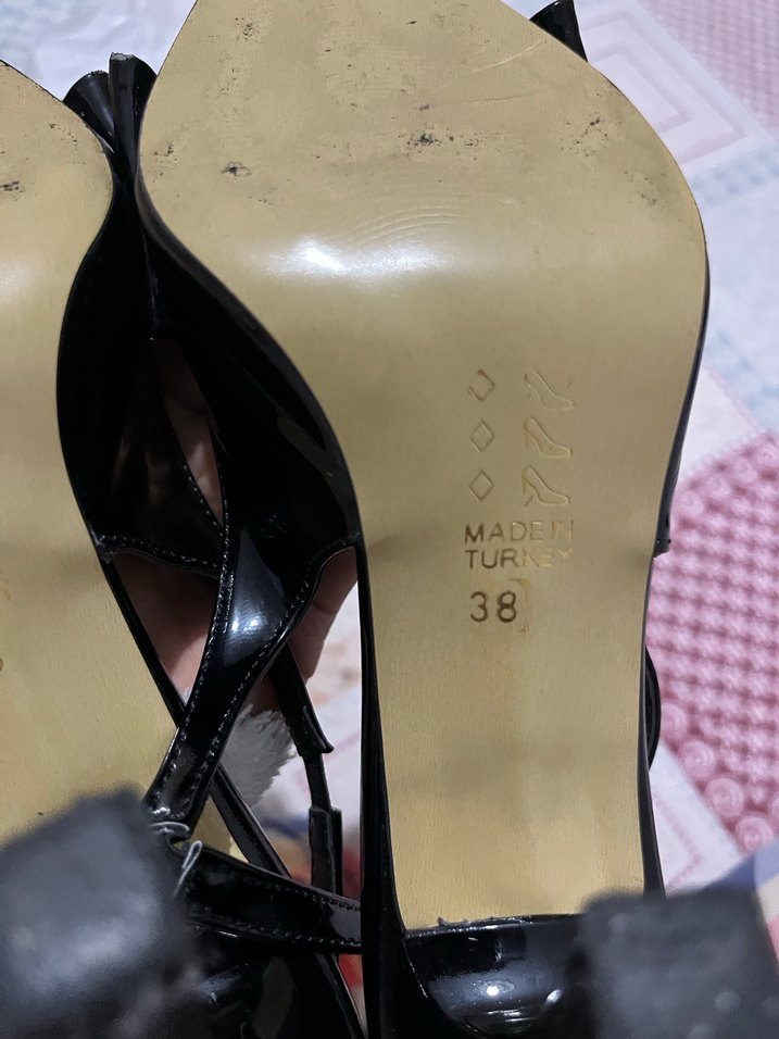 Fiyonklu Siyah  Topuklu Ayakkabı 38 numara ama 37 tam olur - Görsel 4