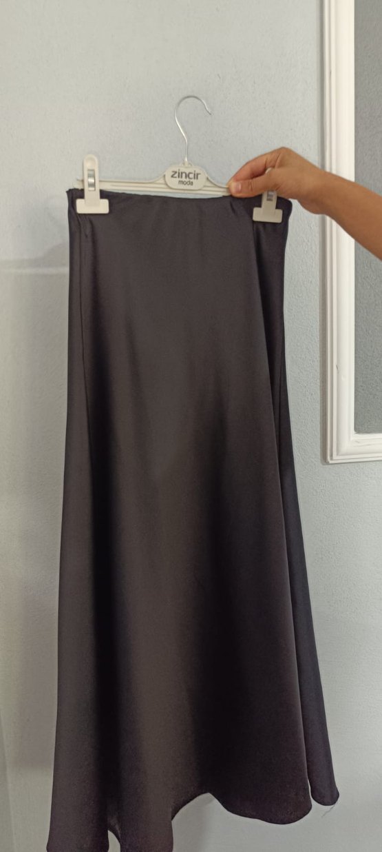 Siyah Uzun saten etek - Görsel 3