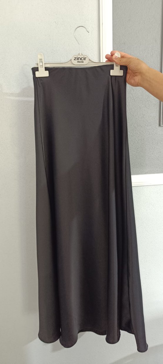 Siyah Uzun saten etek - Görsel 4