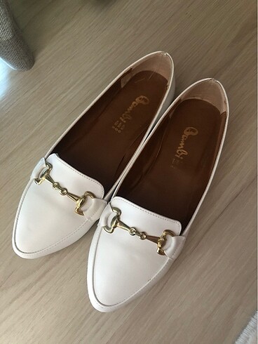Beyaz loafer ve babet 2si birlikte