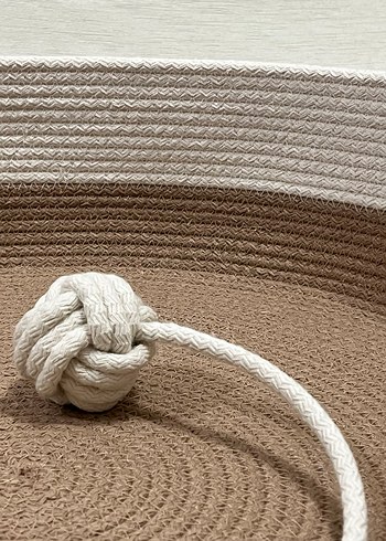 Beyaz ve Kahverengi Oyuncaklı Kedi yatağı - Görsel 2