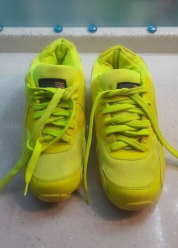 Nike Neon Renk Spor Ayakkabı