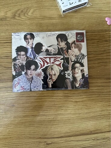 Ate letter album