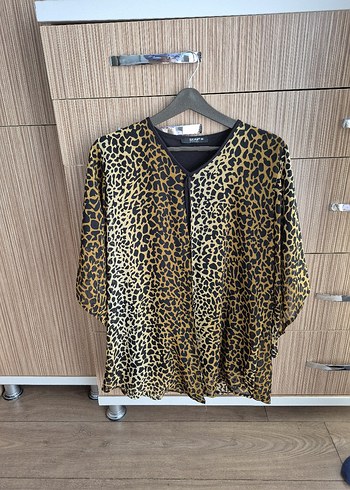 Drapeli Leopar Desenli V Yaka Mini Bluz - Görsel 2