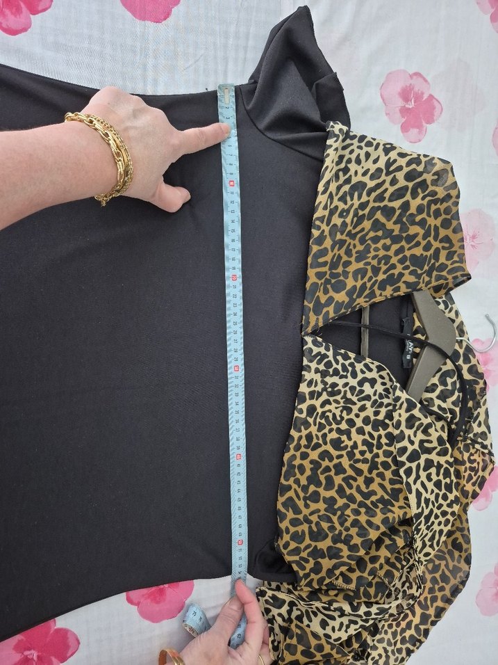 Drapeli Leopar Desenli V Yaka Mini Bluz - Görsel 5