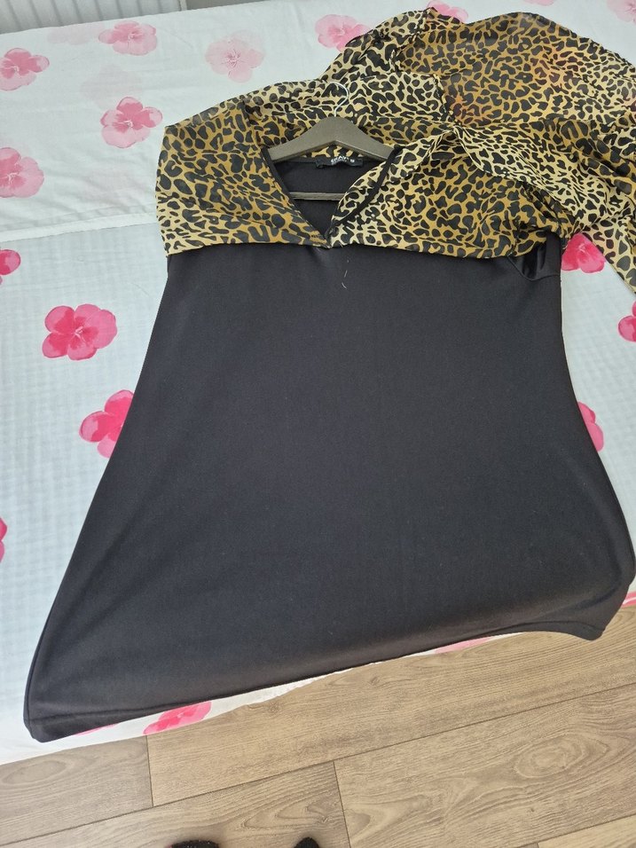 Drapeli Leopar Desenli V Yaka Mini Bluz - Görsel 4